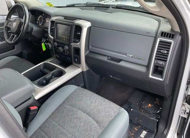 2017 RAM 1500 Big Horn Crew Cab 4x4 5'7" Box