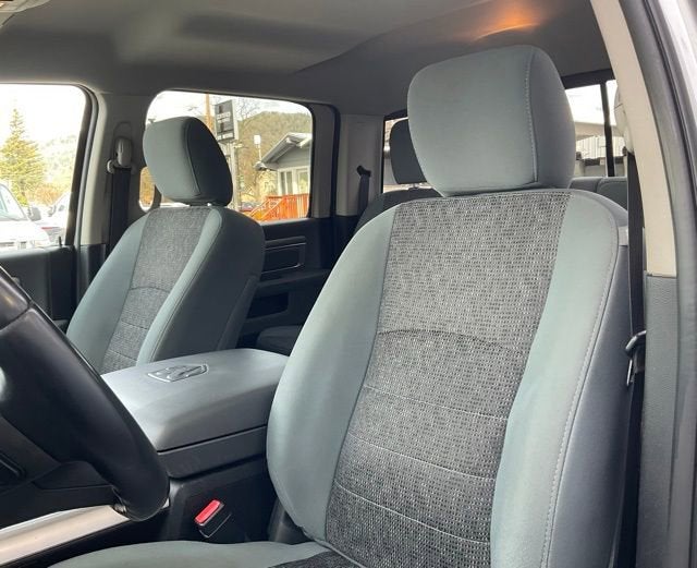 2017 RAM 1500 Big Horn Crew Cab 4x4 5'7" Box