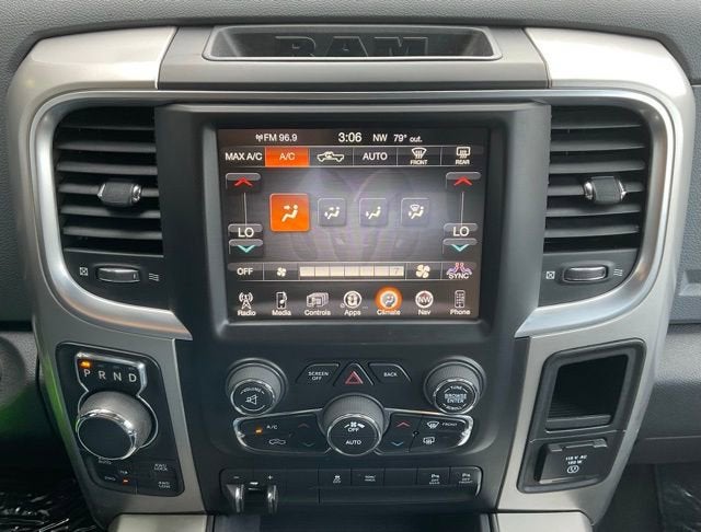 2017 RAM 1500 Big Horn Crew Cab 4x4 5'7" Box