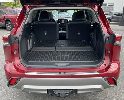 2022 Toyota Highlander Hybrid Platinum