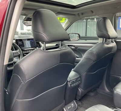 2022 Toyota Highlander Hybrid Platinum