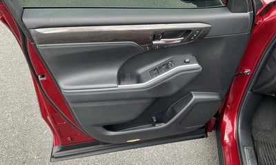 2022 Toyota Highlander Hybrid Platinum