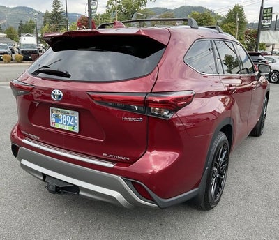 2022 Toyota Highlander Hybrid Platinum