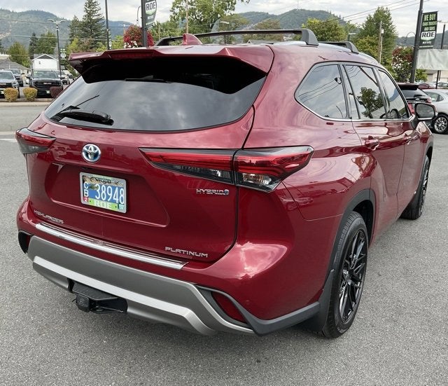 2022 Toyota Highlander Hybrid Platinum