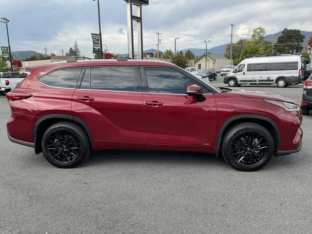 2022 Toyota Highlander Hybrid Platinum