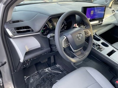 2025 Toyota Sienna XLE