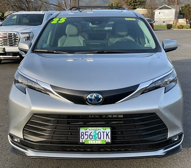 2025 Toyota Sienna XLE