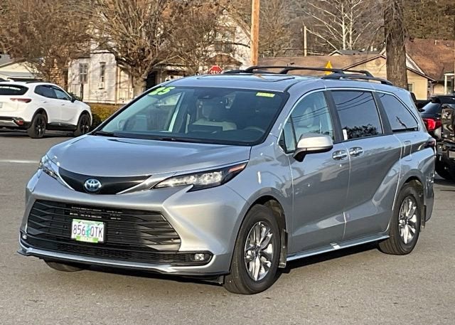 2025 Toyota Sienna XLE