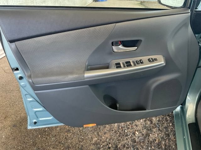 2013 Toyota Prius v Prius v 3