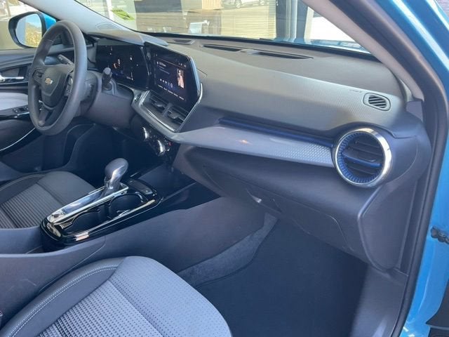 2025 Chevrolet Trax LT - Photo 24
