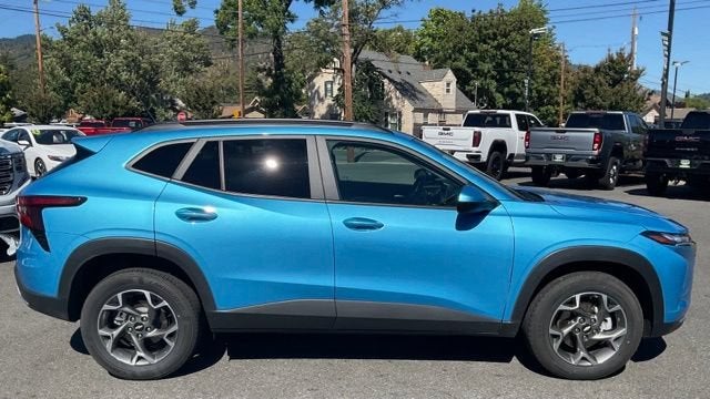 2025 Chevrolet Trax LT - Photo 4
