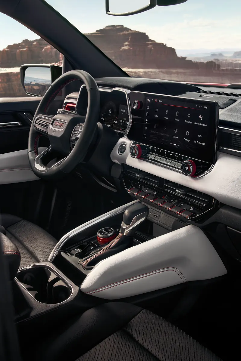 2026 GMC Canyon infotainment system at Roe Motors in Grants Pass OR