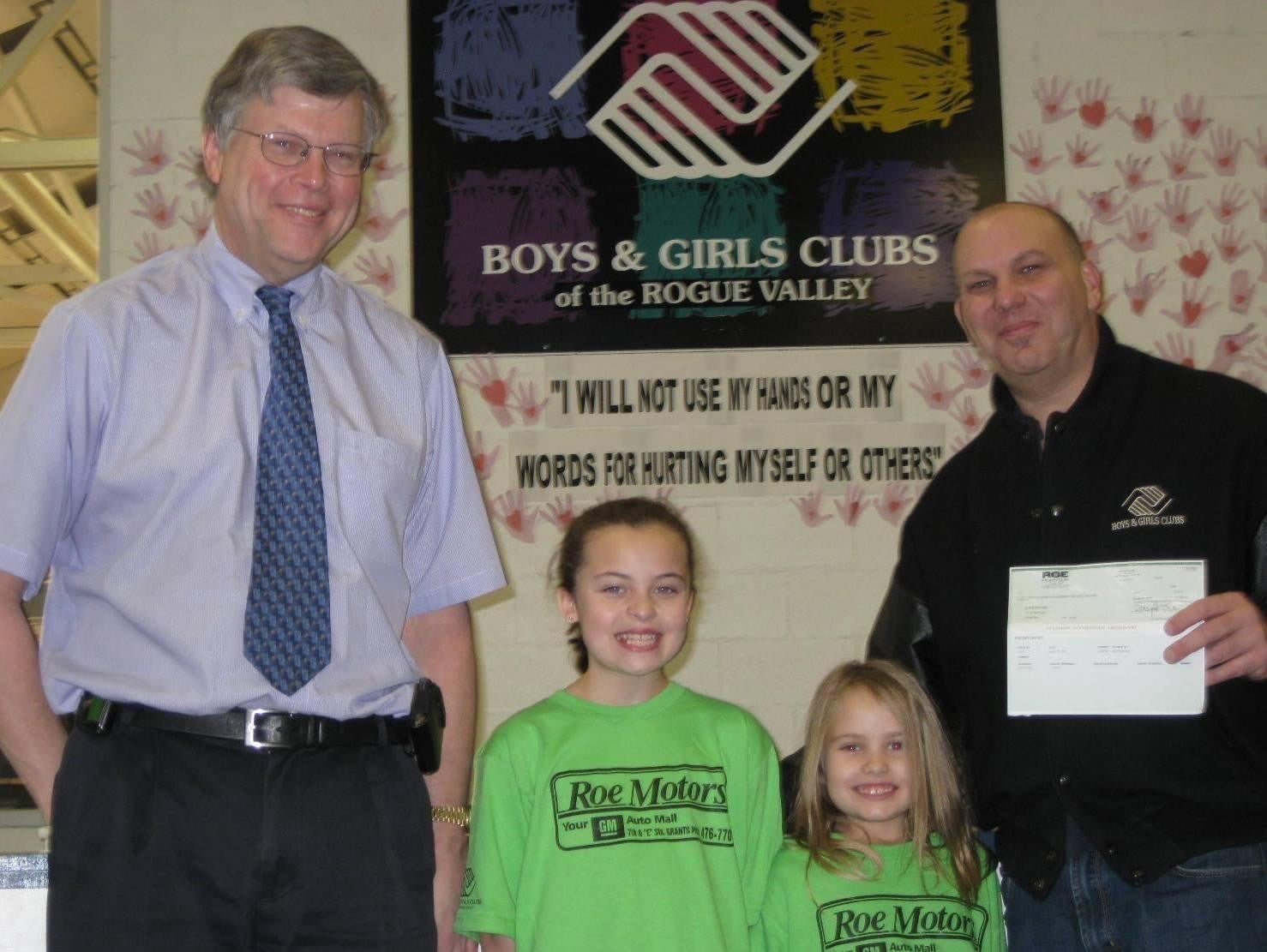 A group of people at the Lacing Up for Life event - Roe Motors in Grants Pass OR